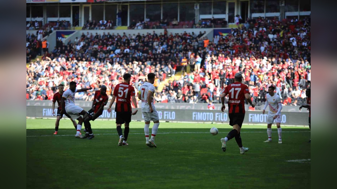 Gaziantep FK ve Kayserispor İlk Yarıda Beraberlikte Kaldı