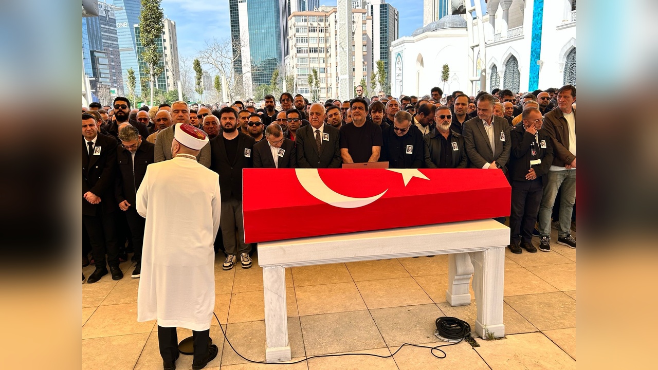 Ünlü Oyuncu Şinasi Yurtsever, İstanbul'da Son Yolculuğuna Uğurlandı