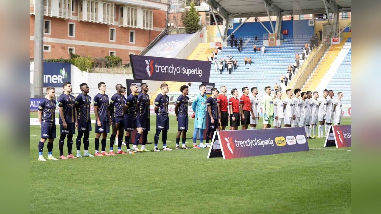 Kasımpaşa, Alanyaspor'u İlk Yarıda Geçti