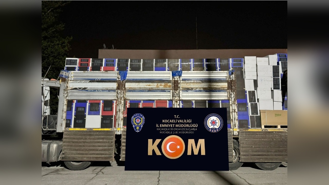 TEM Otoyolu'nda Durdurulan TIR'da 8 Milyon Boş Makaron Bulundu