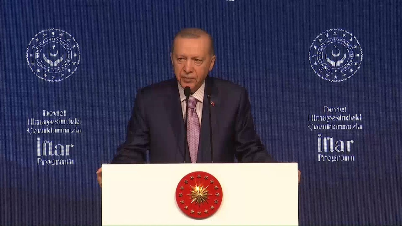 Cumhurbaşkanı Erdoğan, Türkiye Yüzyılı'nı Çocuklara Armağan Etti