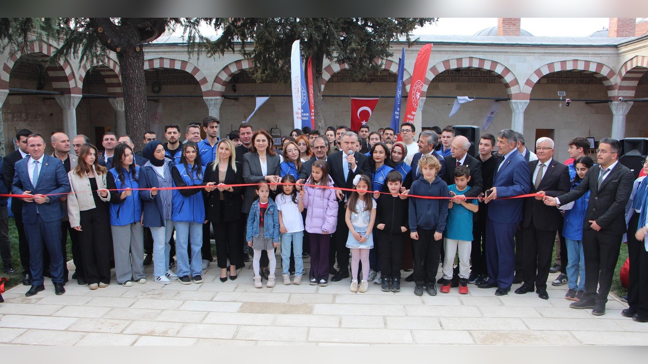 Bakan Bak'tan Gençlere Uyuşturucu Uyarısı