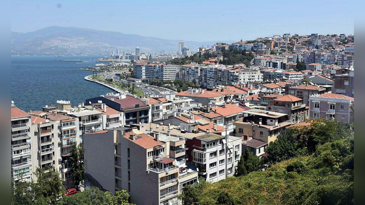 İzmir'de Sıcaklık Tarihinin En Yüksek Seviyesine Ulaştı