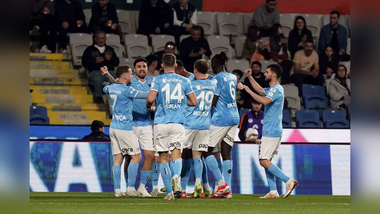 Trabzonspor, Başakşehir'i İlk Yarıda Geçti