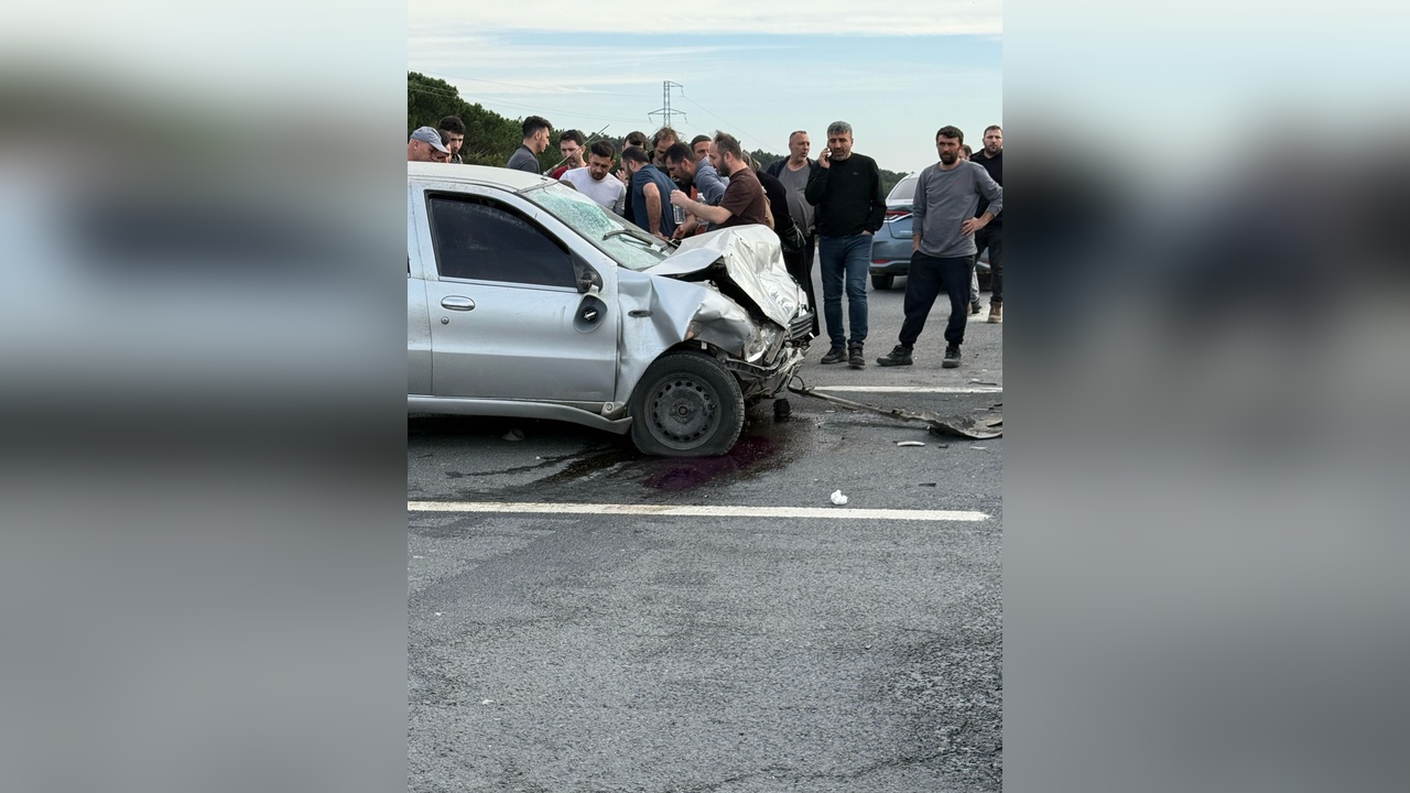 Arnavutköy'de Trafik Kazası: 1 Kişi Hayatını Kaybetti, 4 Yaralı