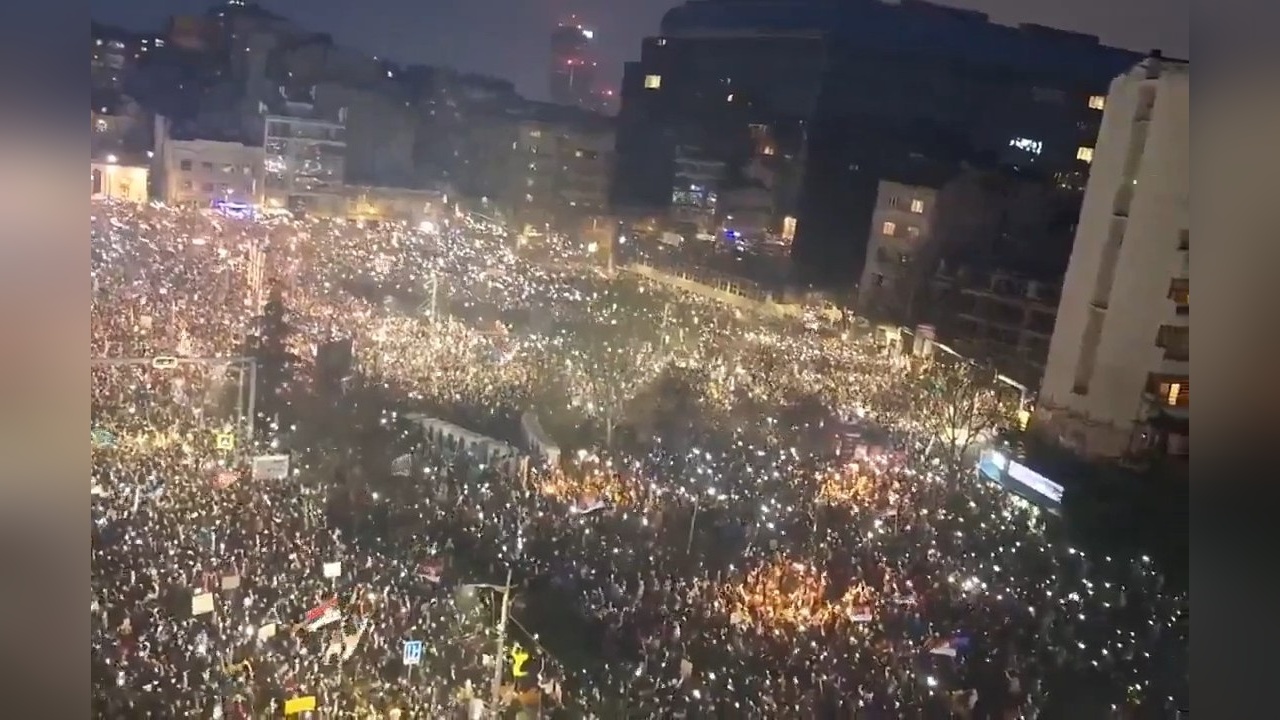 Sırbistan'da Tarihi Protesto Gerçekleşti