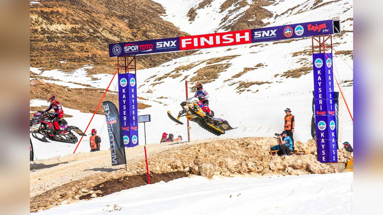 Kar Motosikleti Şampiyonası'nda Final Heyecanı