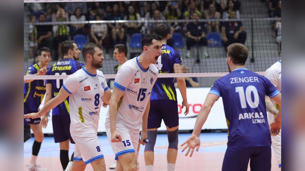 Arkas Spor, İlk Dörtte Yer Almanın Gururunu Yaşıyor
