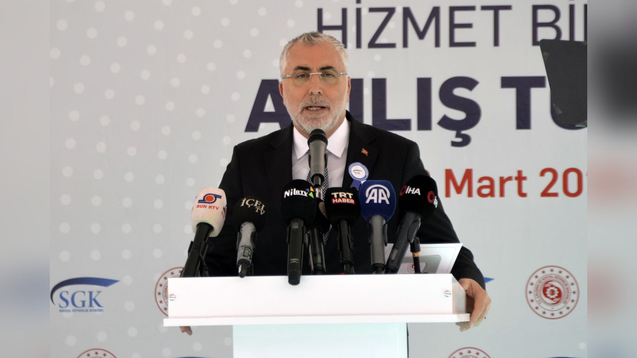Bakan Işıkhan, Türkiye'nin Sağlık Hizmetlerini Vurguladı