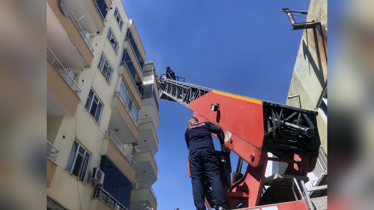 Daire Yangınında Dört Kişi Dumandan Etkilendi
