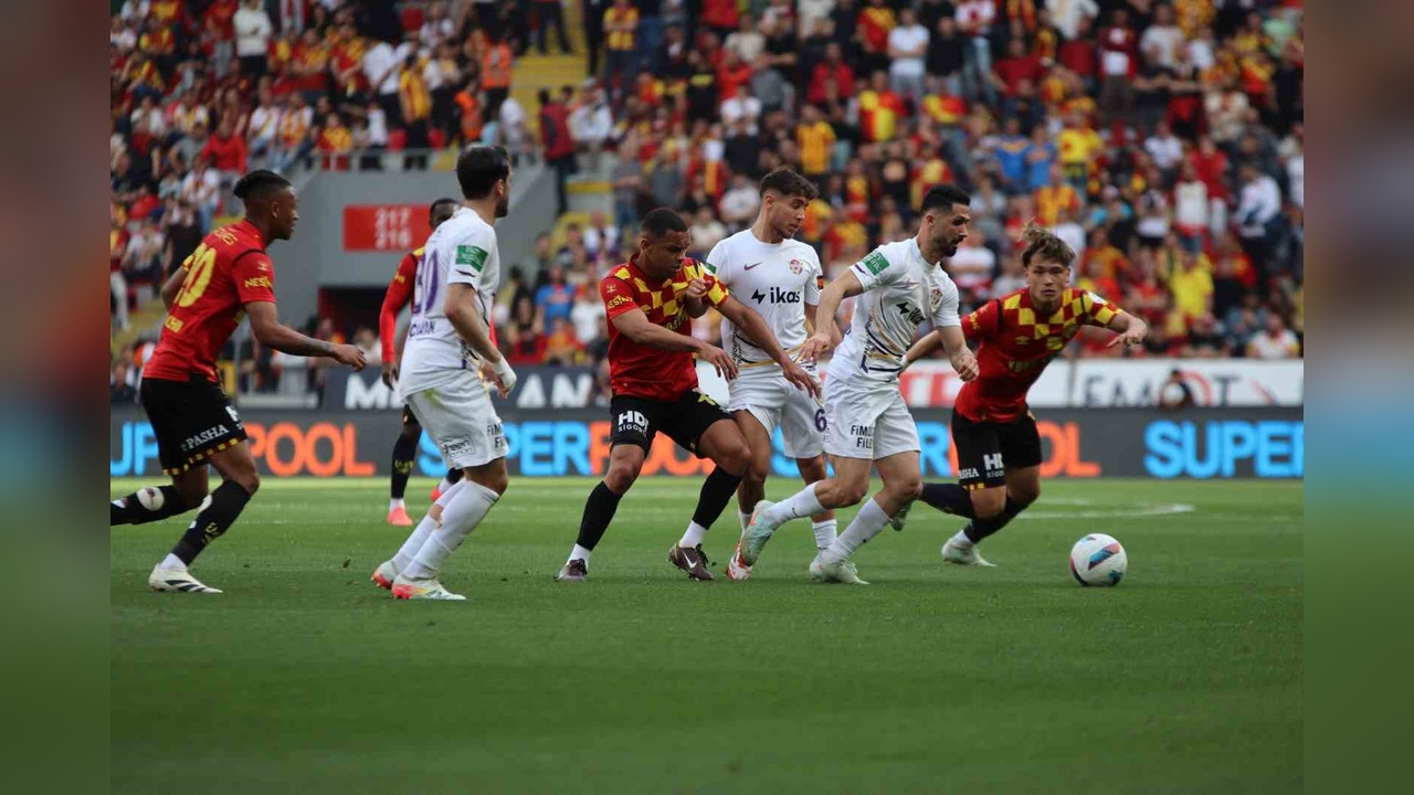 Göztepe ve Eyüpspor İlk Yarıda Beraberlik Sağladı