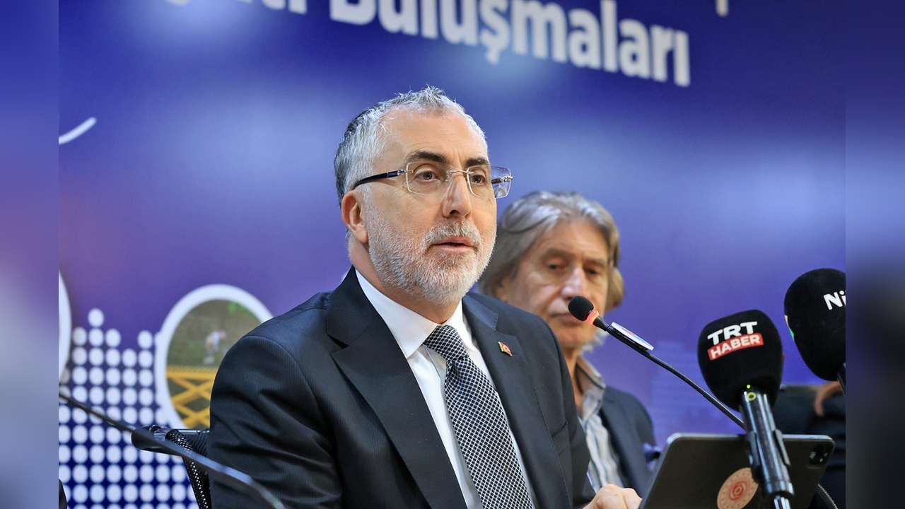 Bakan Işıkhan, Türkiye'nin Sağlık Hizmetlerini Vurguladı