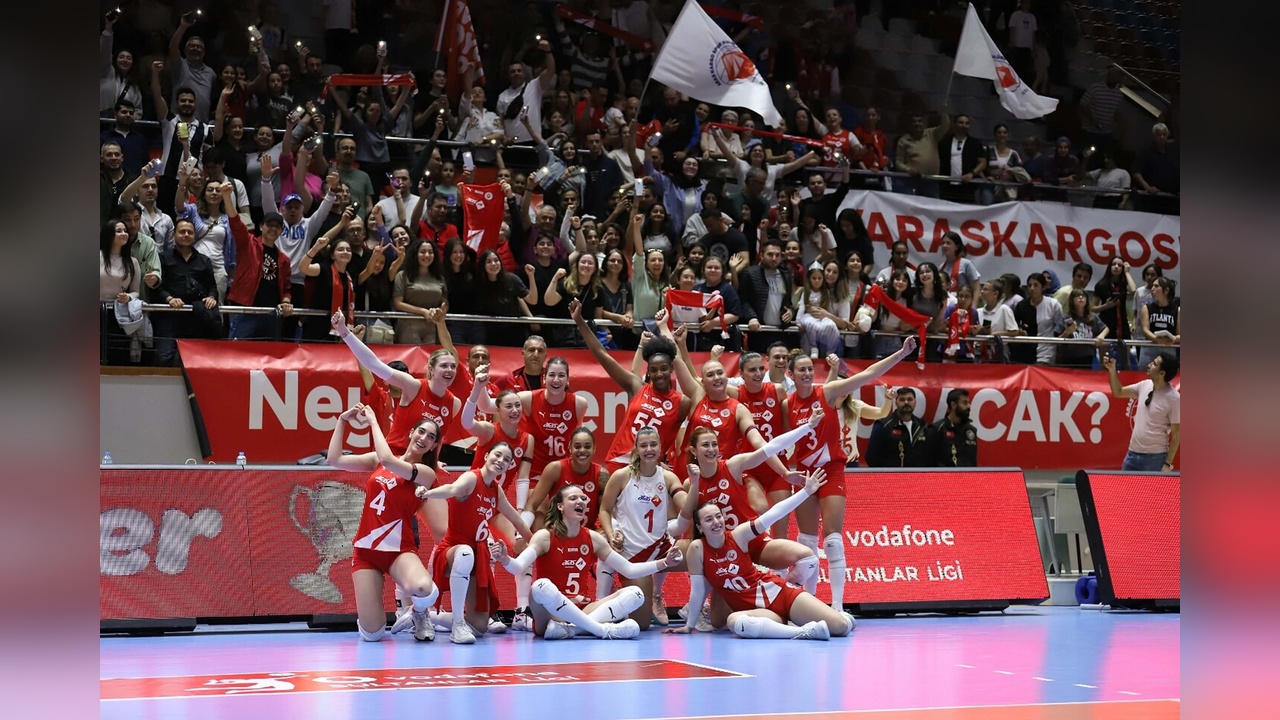 Aras Kargo Voleybol Takımı Ligde Kalmayı Başardı