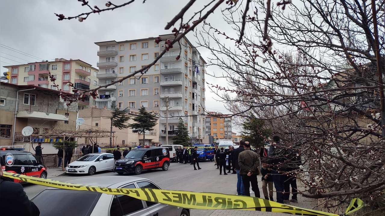 Madde Bağımlısı, Polis Memurlarını Yaraladıktan Sonra Yakalandı