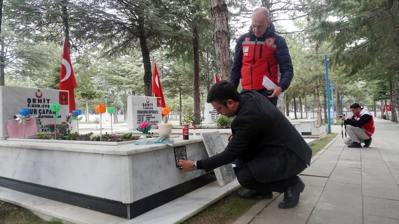 Şehit Mezarlıklarına Karekod Uygulaması Getirildi