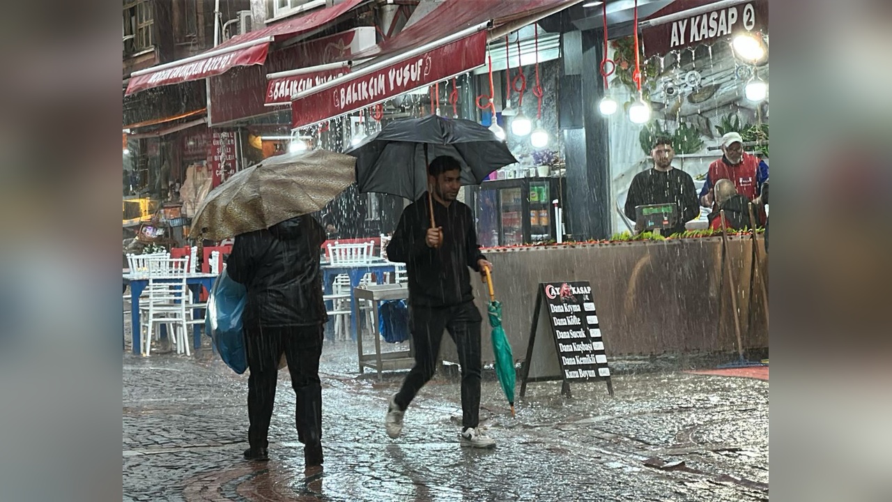 Edirne'de Şiddetli Yağışlar Hayatı Olumsuz Etkiledi
