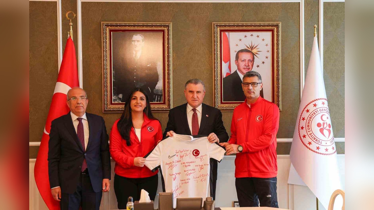 Atıcılık Milli Takımı Bakan Bak ile Bir Araya Geldi