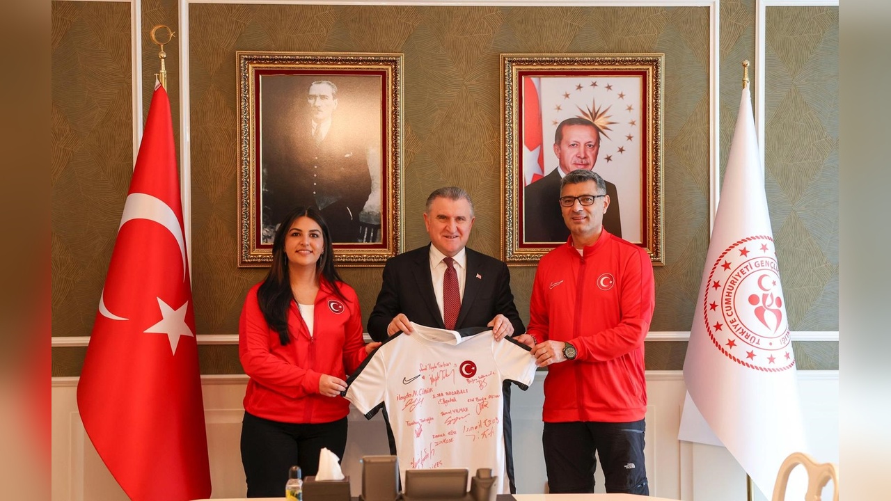 Atıcılık Milli Takımı Bakan Bak ile Bir Araya Geldi