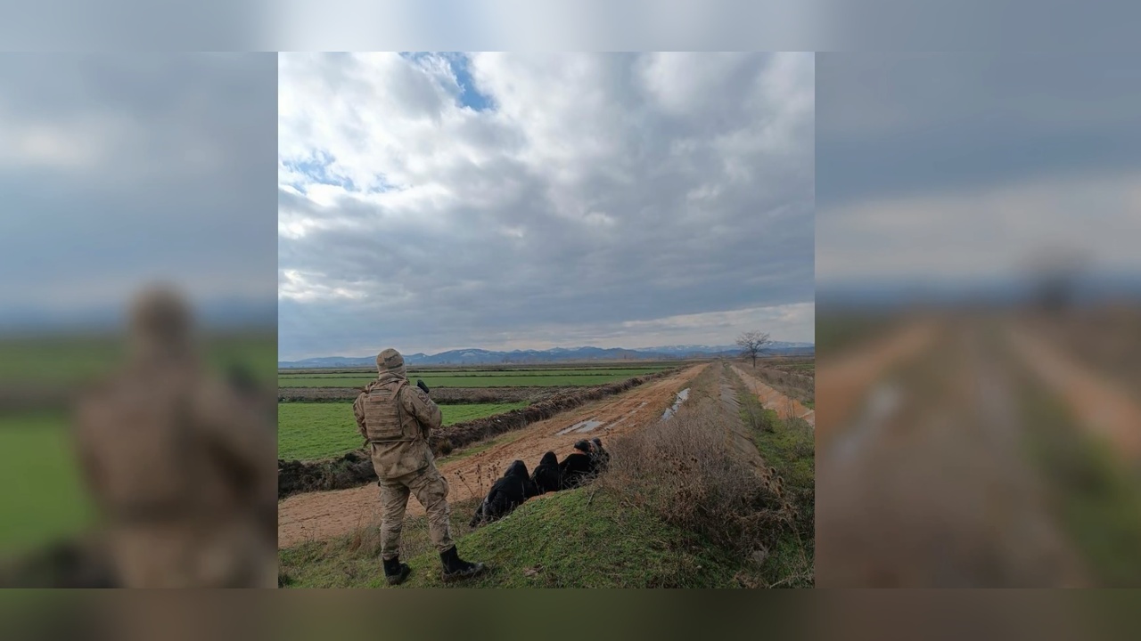 Edirne'de Yurt Dışına Kaçmaya Çalışan 25 Şüpheli Yakalandı