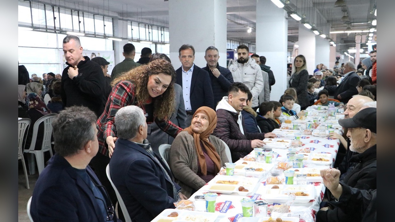 Tekirdağ'da 2 Bin Kişi İftar Sofrasında Buluştu