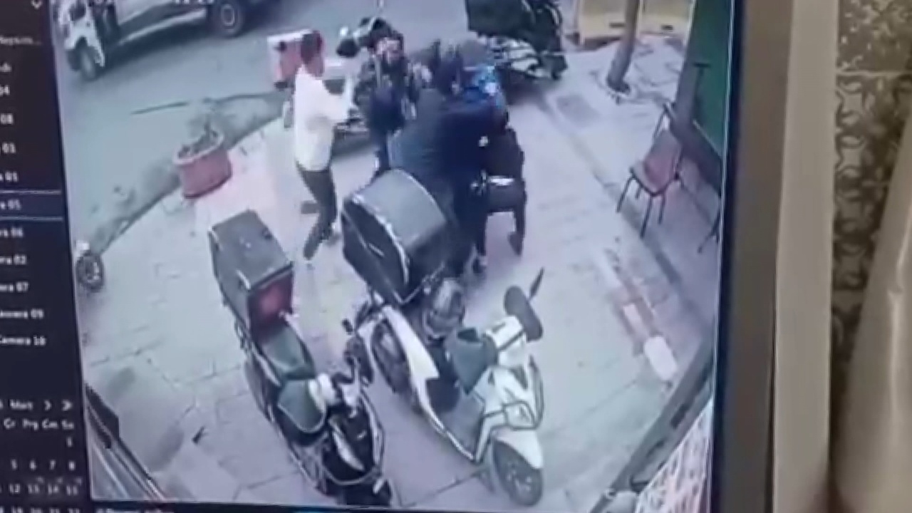 Sancaktepe'de Zabıta ve Pazarcılar Arasında Kavga Çıktı