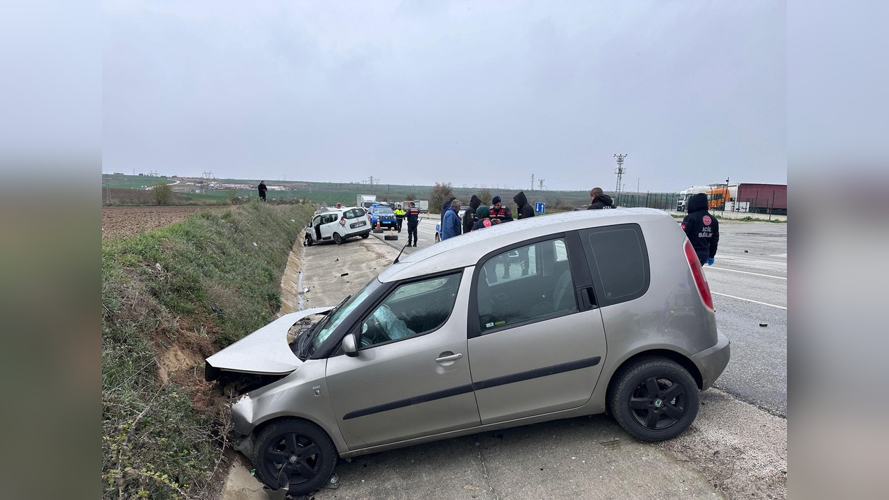 Edirne'de Trafik Kazası: Beş Kişi Yaralandı