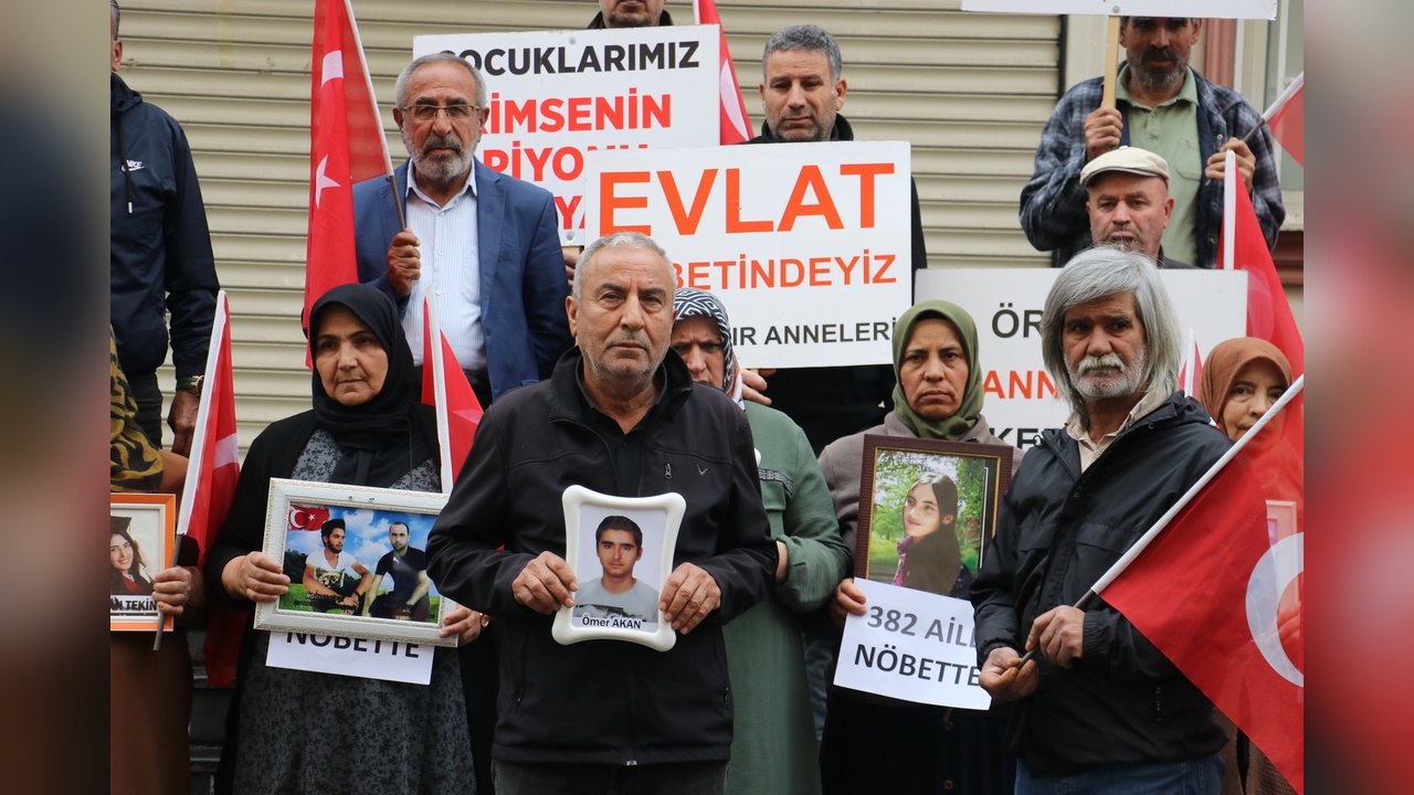 HDP Önünde Evlat Nöbeti Devam Ediyor: Aile Sayısı 382'ye Ulaştı