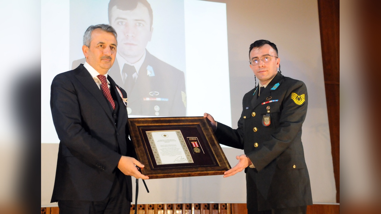Astsubay Çolakoğlu'na Devlet Övünç Madalyası Takdim Edildi