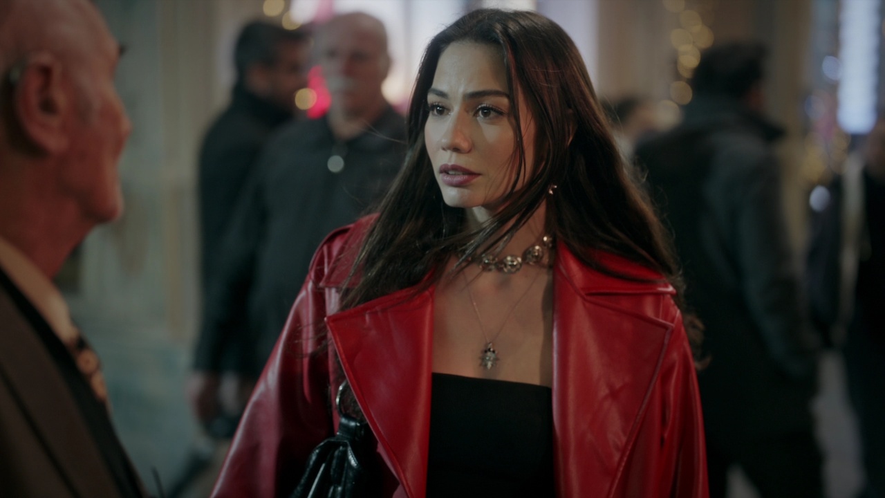 Demet Özdemir, İstiklal Caddesi'nde Konser Verdi