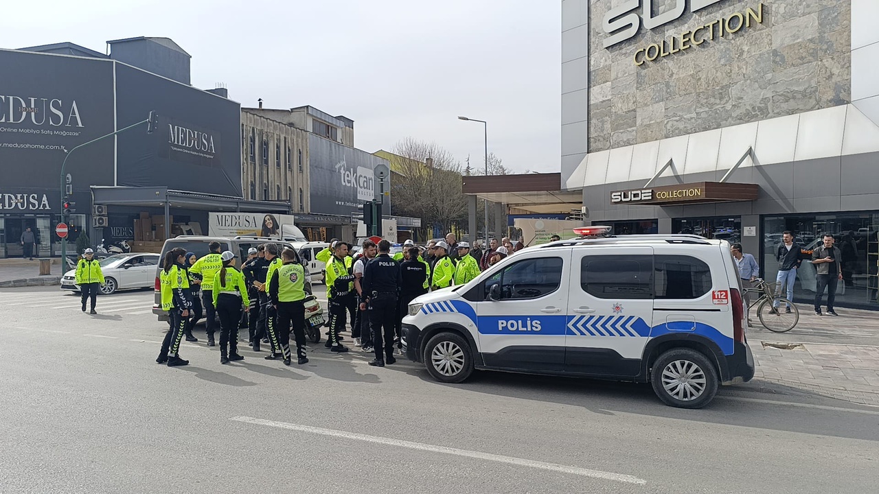 Kask Takmayan Motosiklet Sürücüsü, Polise Zor Anlar Yaşattı