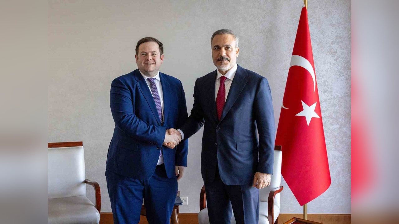 Dışişleri Bakanı Fidan, İngiltere'nin Devlet Bakanı Doughty ile Görüştü