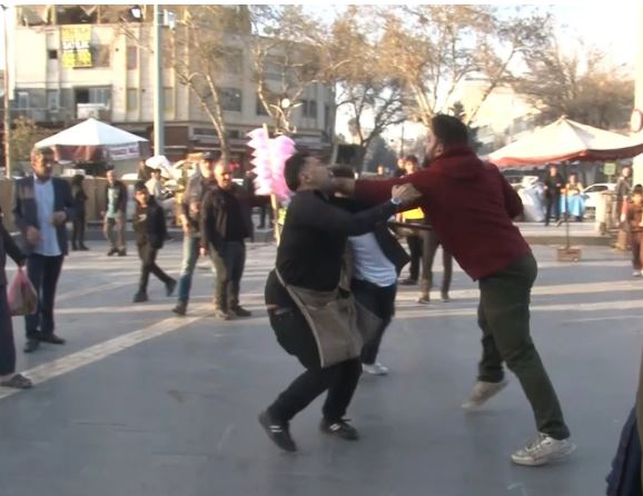 Şanlıurfa'da Suriyeli seyyar satıcılar arasında şiddetli kavga çıktı