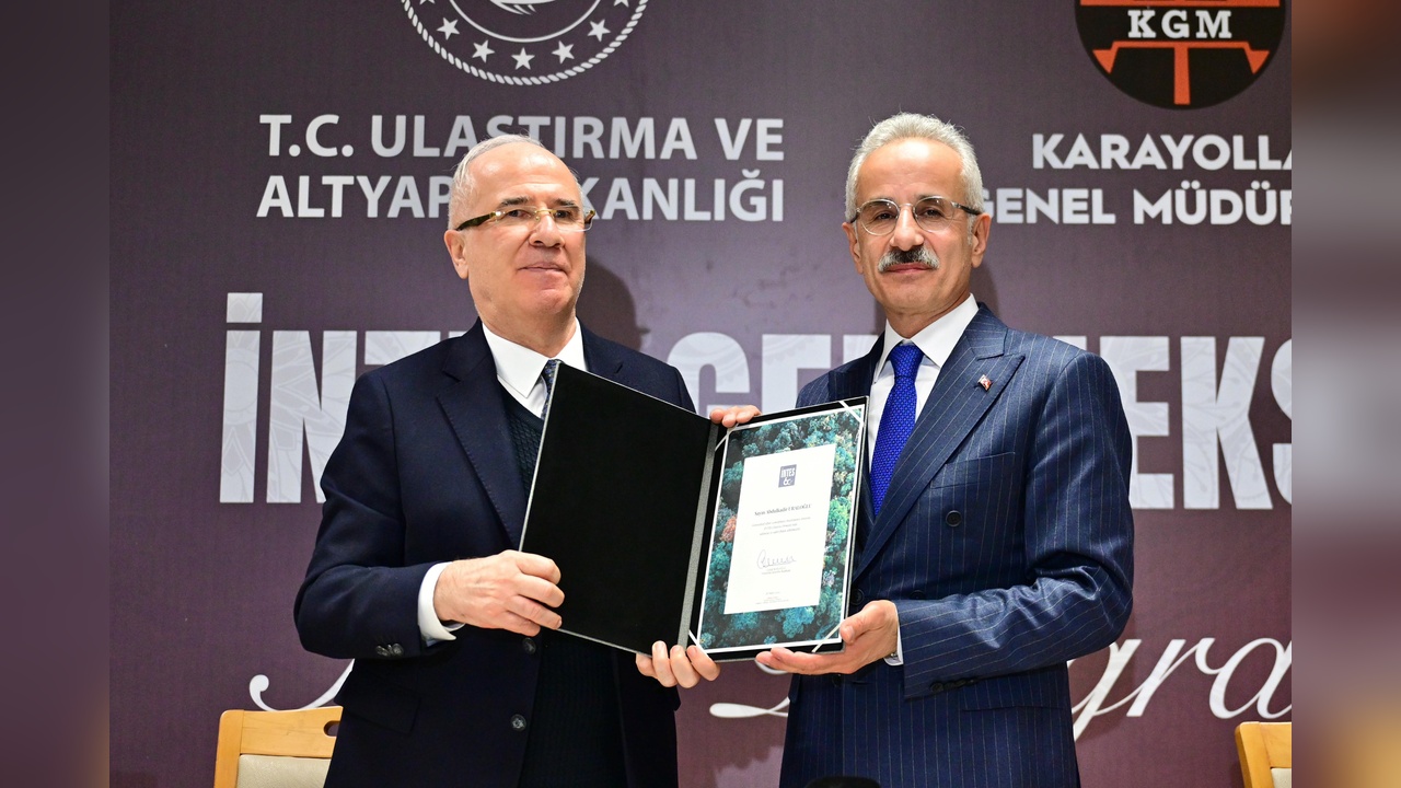 Bakan Uraloğlu, Karayolları Çalışanlarıyla İftar Yemeğinde Bir Araya Geldi