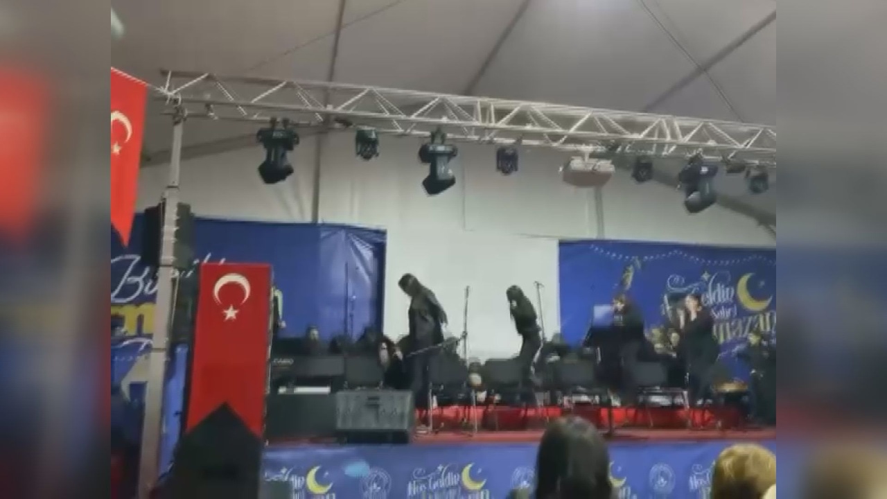 Gaziosmanpaşa'da Ramazan Etkinliğinde Sahne Çöktü, 4 Kişi Yaralandı