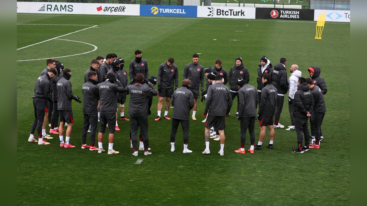 Türkiye Futbol Takımı, Macaristan Maçı İçin Hazırlıklarını Sürdürüyor