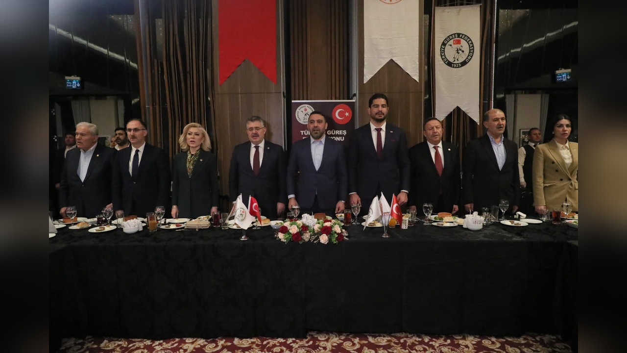 Güreşçiler İftar Sofrasında Buluştu
