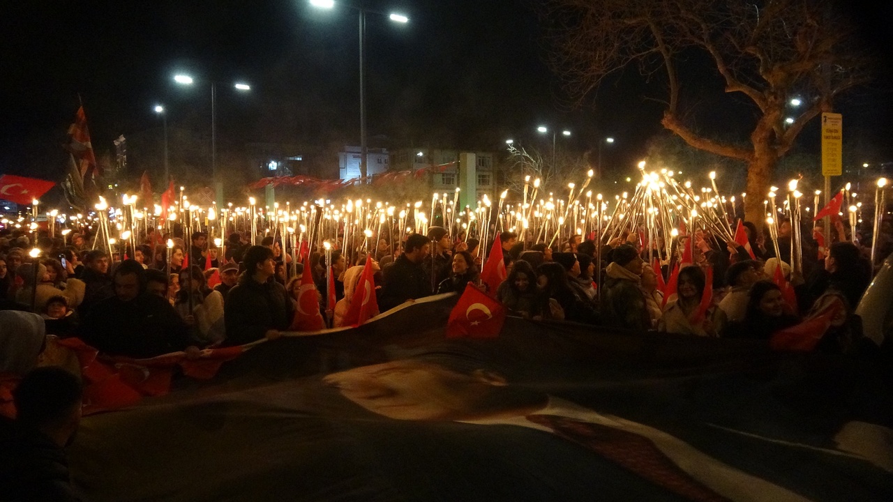 Çanakkale'de Deniz Zaferi'nin 110. Yılı Coşkuyla Kutlandı
