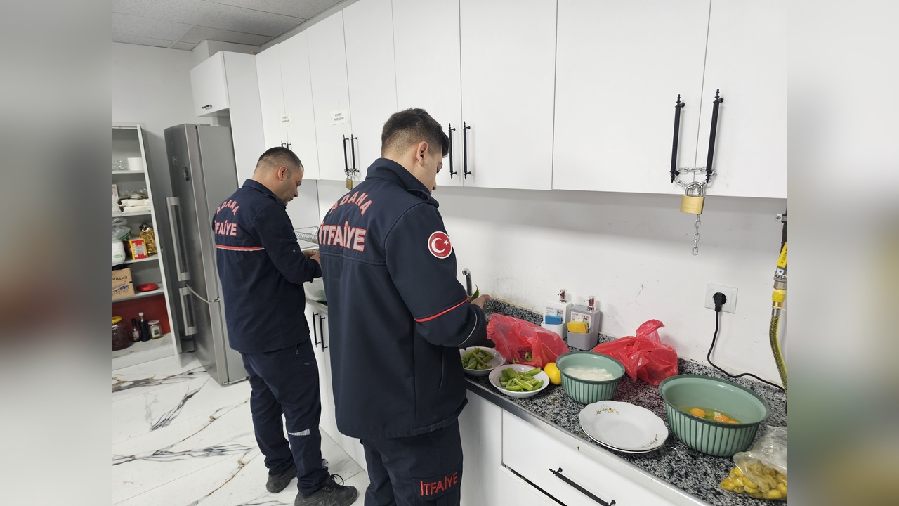 Adana İtfaiyesi Sahurda Görevde