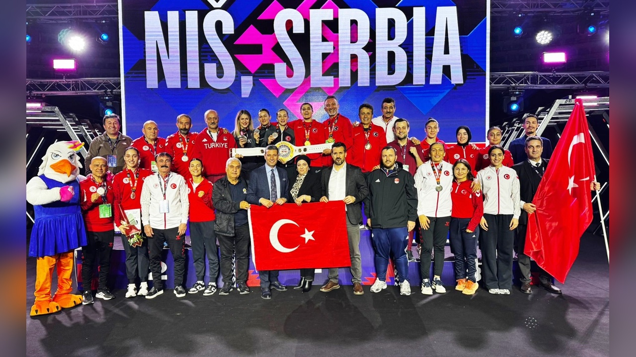 Busenaz Sürmeneli, Dünya Şampiyonu Unvanını Kutladı