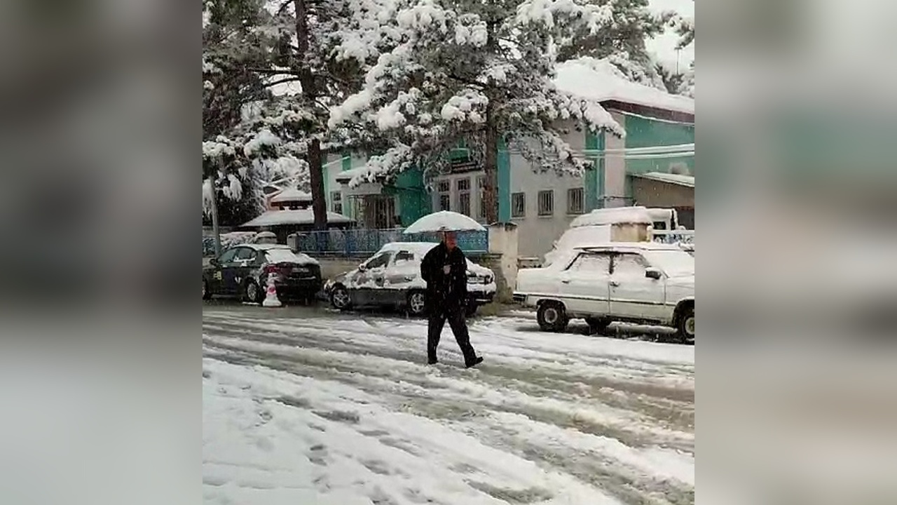Konya Ilgın'da Kar Yağışı Nedeniyle Eğitime Ara Verildi