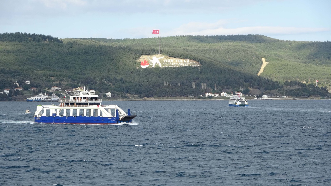 Fırtına, Bozcaada ve Gökçeada Feribot Seferlerini Durdurdu
