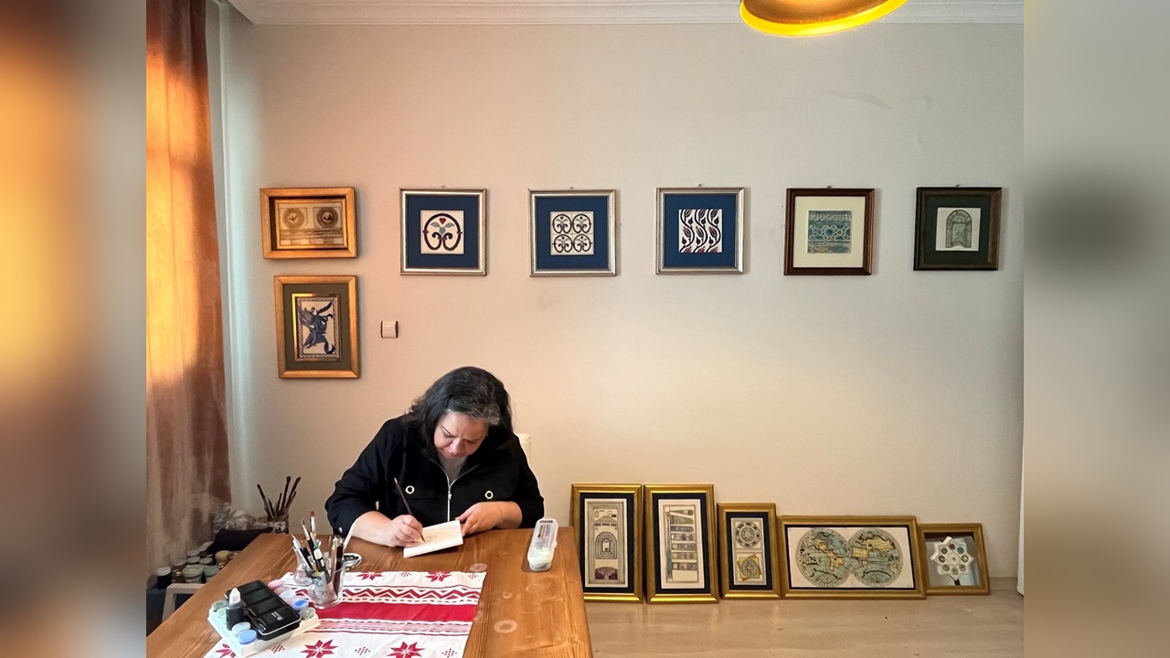 Tezhip Sanatıyla Süslenen Çiniler Sergilendi