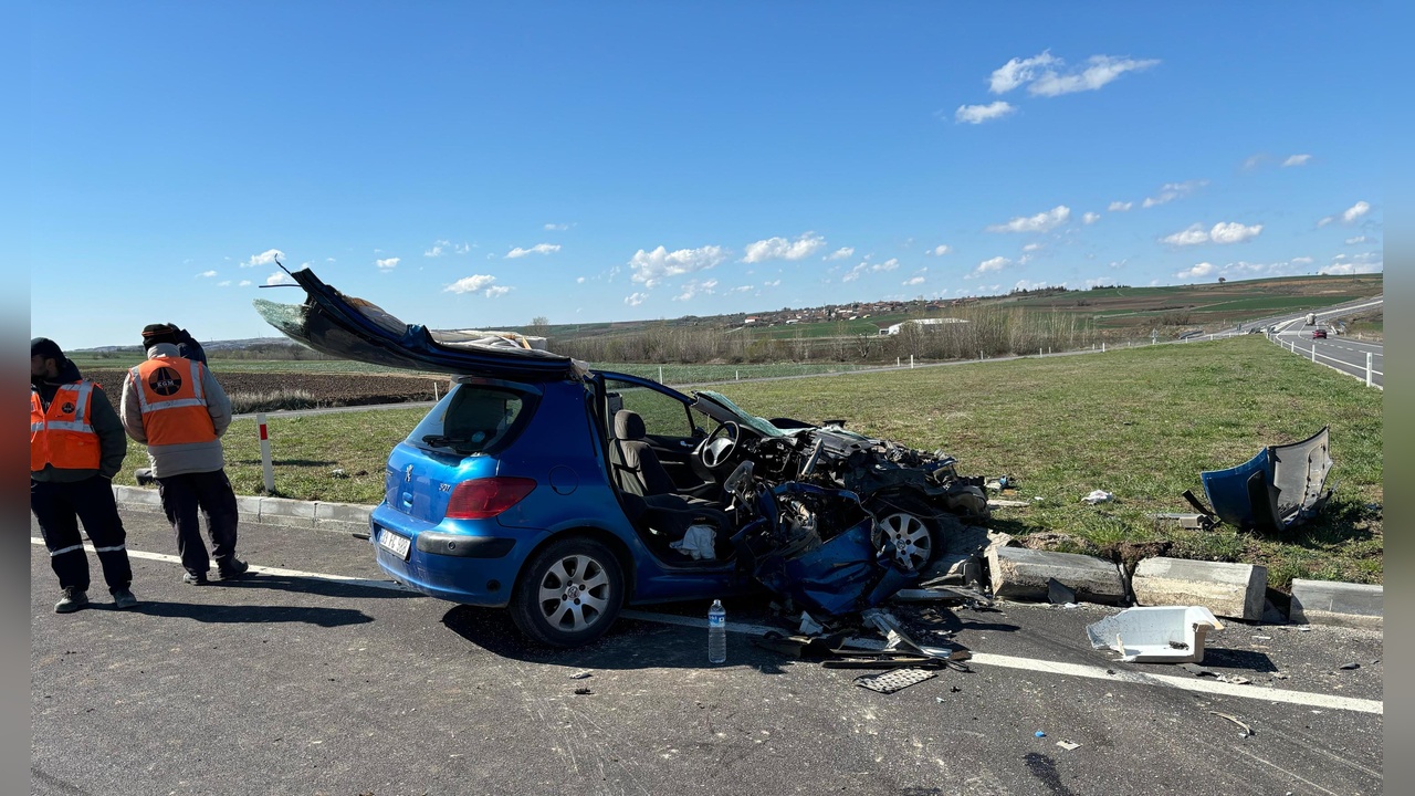 Hafriyat Kamyonuyla Çarpışan Otomobilde Yaralılar Var