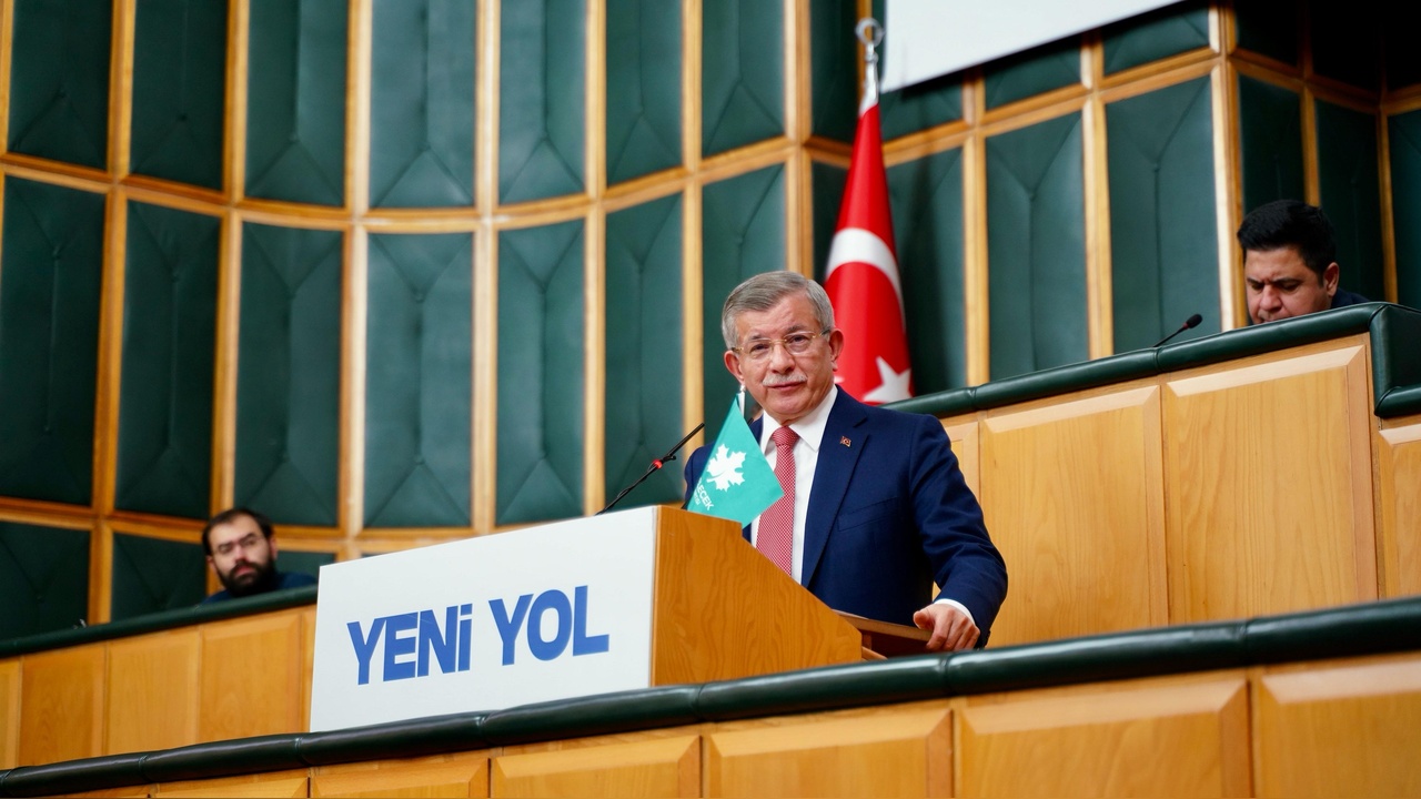 Davutoğlu, Diploma Savaşlarını Eleştirdi