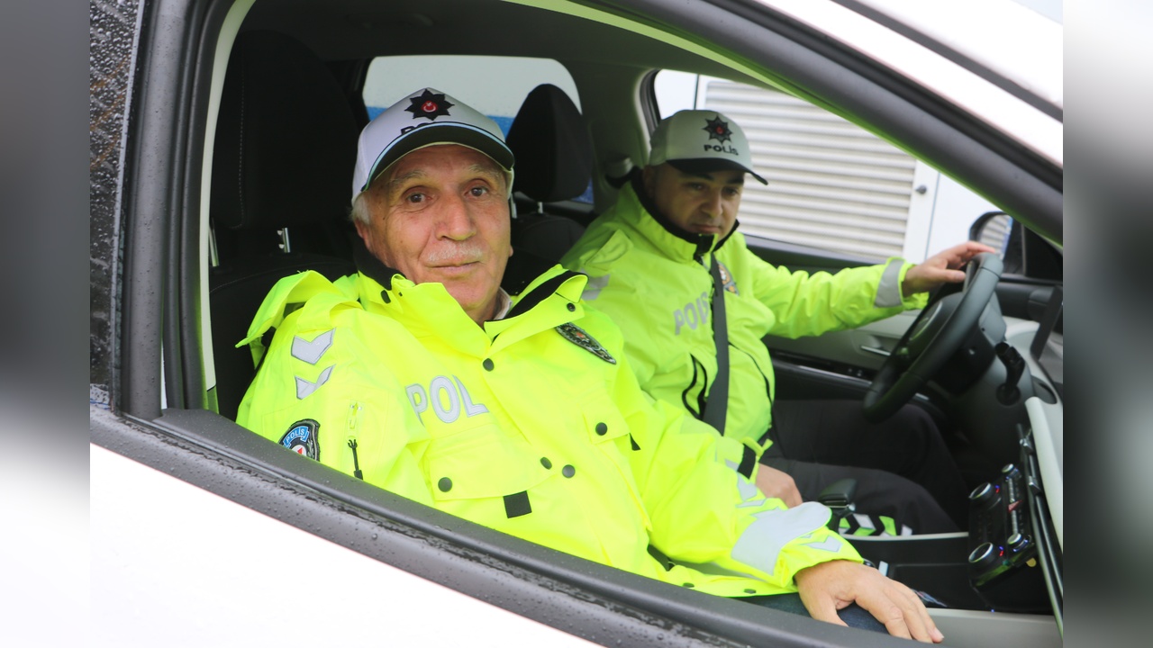 68 Yaşındaki Huzurevi Sakini Trafik Polisi Olma Hayalini Gerçekleştirdi