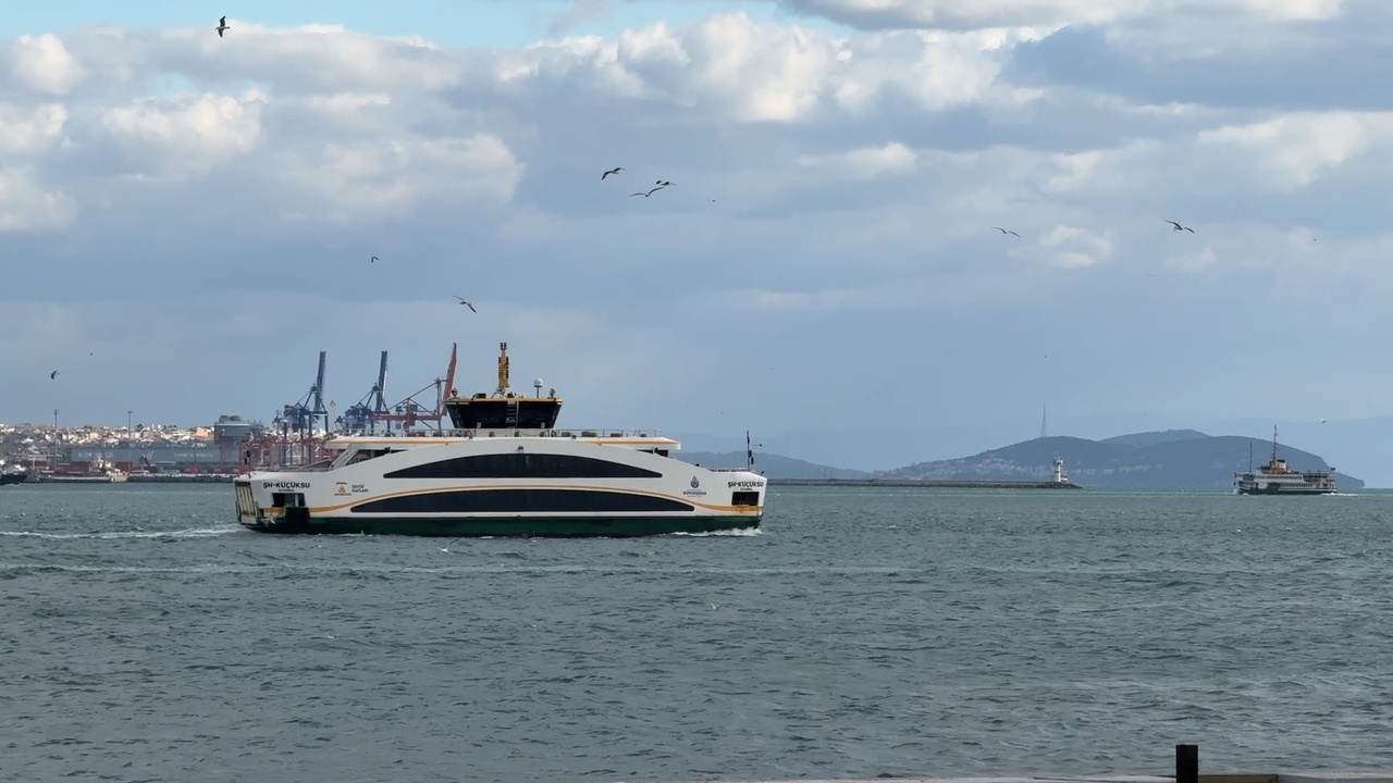 İstanbul Boğazı'nda Gemi Trafiği Durduruldu