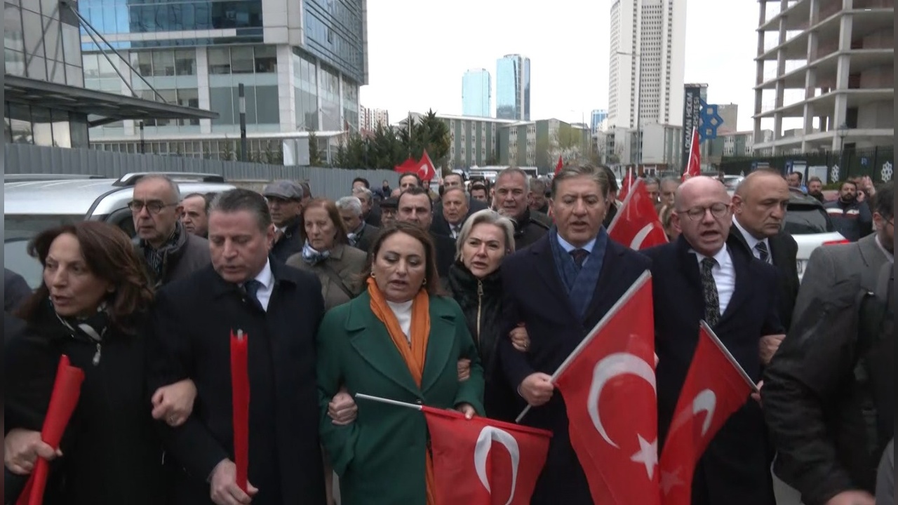CHP Milletvekilleri, İmamoğlu İçin Destek Yürüyüşü Düzenledi