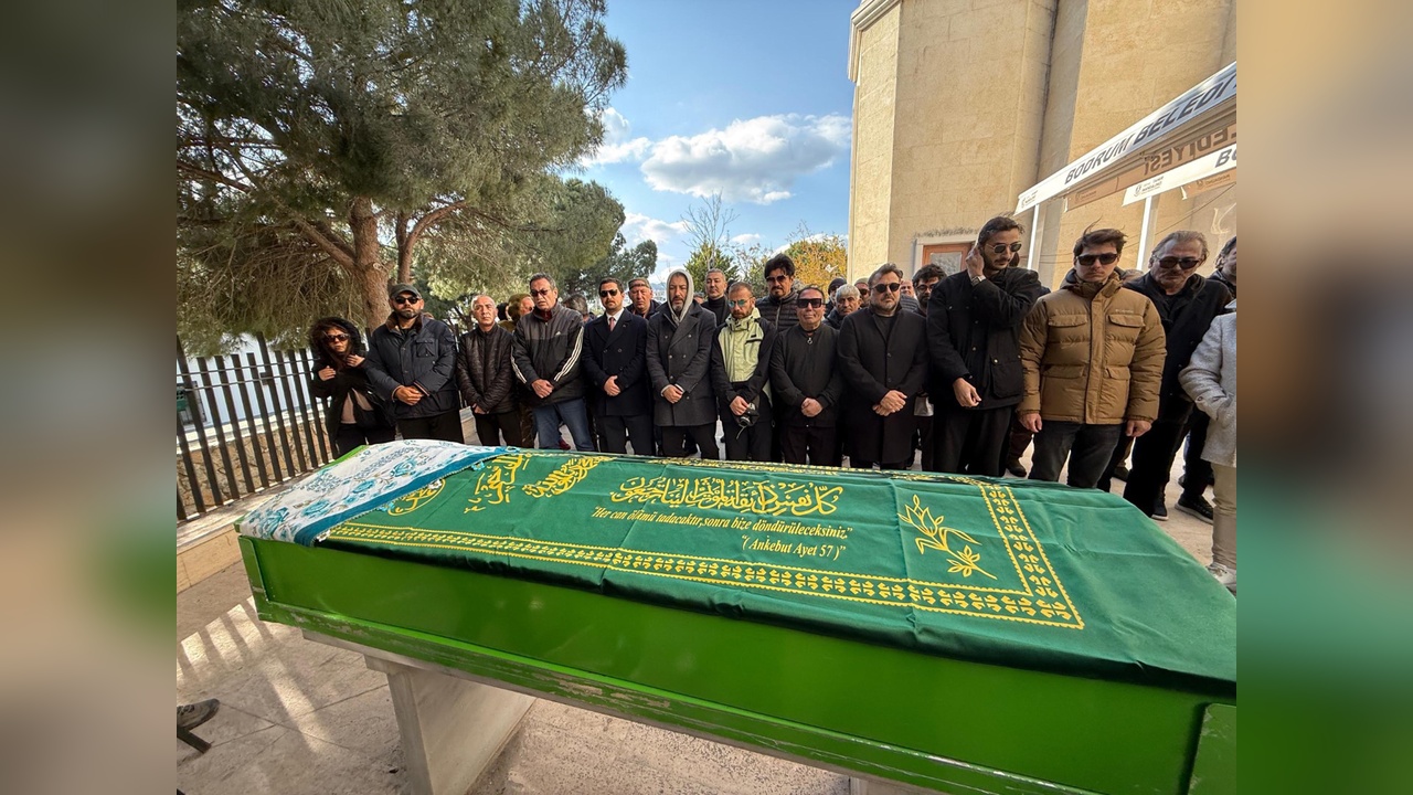 Ünlü sanatçı Tanyeli, Bodrum'da defnedildi