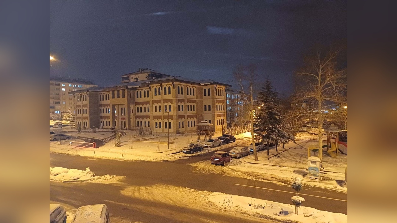 Kar Yağışı Nedeniyle Konya ve Aksaray'da Okullar Tatil Edildi