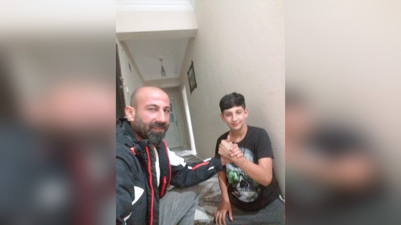Rüzgarın Savurduğu Baba ve Oğul Çatıdan Düştü